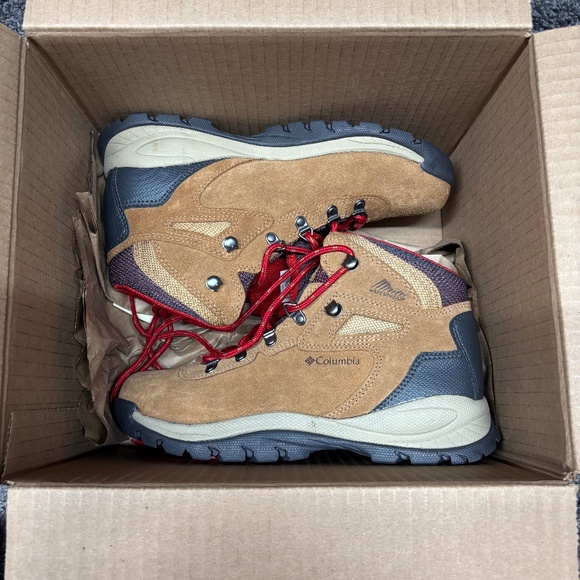 Brand New Women's Columbia Newton Ridge Plus Waterproof Hiking Boots Sz 10 - Picture 1 of 6